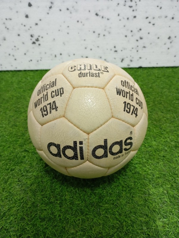 OMB ADIDAS BALL OFFICIAL CHILE DURLAST MADE IN FRANCE Match Ball VERY RARE. 