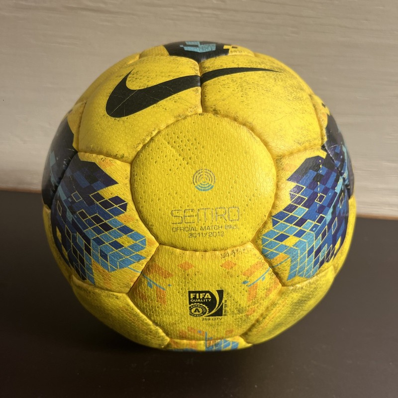 Nike Seitiro Official Match ball 2011/12 Winter Yellow Premier League GAME USED