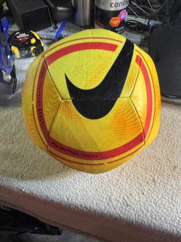 Nike PITCH Phantom Training Soccer Ball Fire Yellow Orange Red Size 4