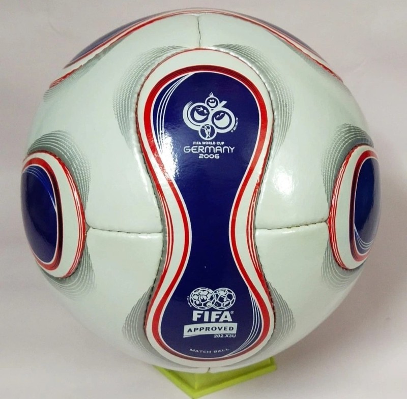ADIDAS TEAMGEIST BERLIN FIFA WORLDCUP 2006 GERMANY SOCCER MATCH BALL BLUE SIZE 5 gallery