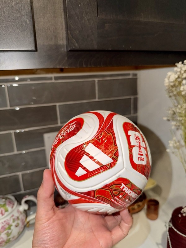 TRIONDA COCA COLA, 4-Pack Cans with mini Trionda ball. World Cup 2026 collab gallery
