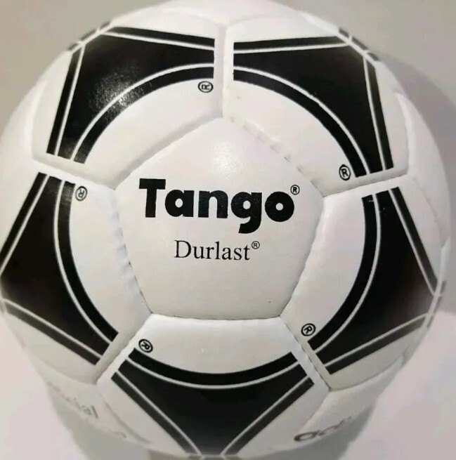 ADIDAS TANGO DURLAST FIFA WORLD CUP 1978 OFFICAL MATCH BALL**GENIUN LEATHERE**