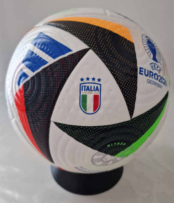 ADIDAS BALL FOOTBALL LOVE ITALY LOGO USED IN EURO CUP GERMANY 2024 TRAININGS
