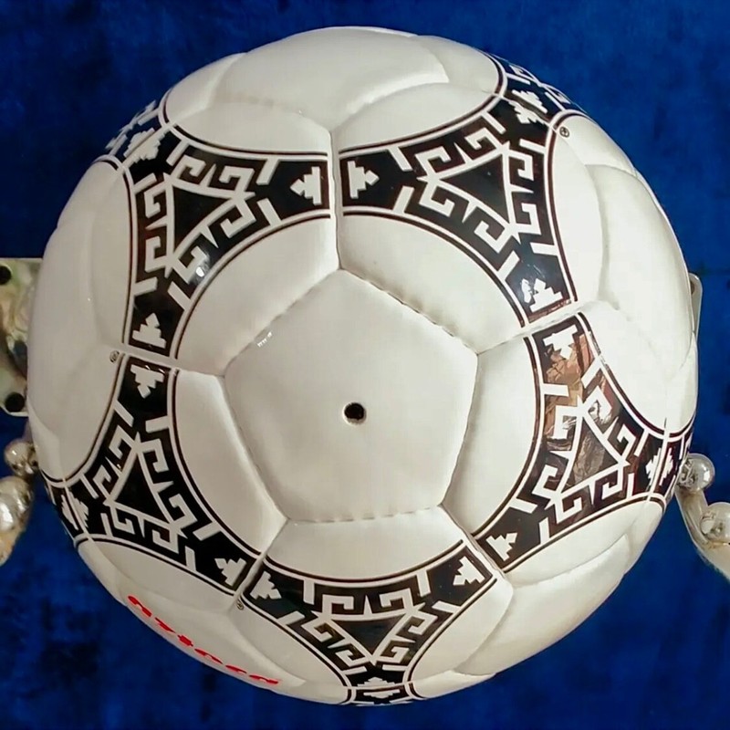 Adidas Azteca Mexico red stamp Official World Cup 1986 Ball Soccer Ball Size 5 gallery