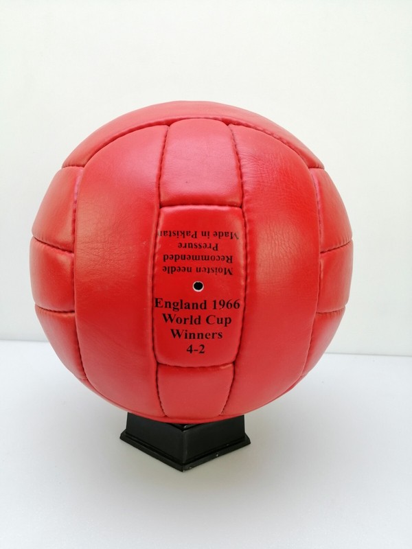 Slazenger England World Cup 1966 Winner Challenge 25 Retro/Vintage Soccerball gallery