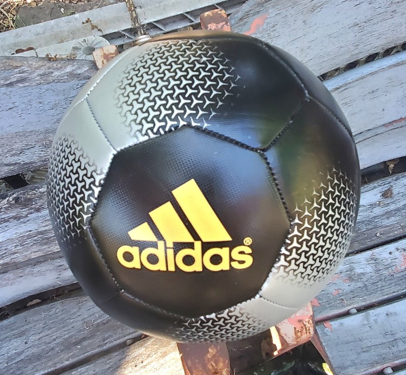 NEW ADDIDAS SIZE 5, ACE GLIDER SOCCER BALL. FULL SIZE ADULT SOCCER BALL !
