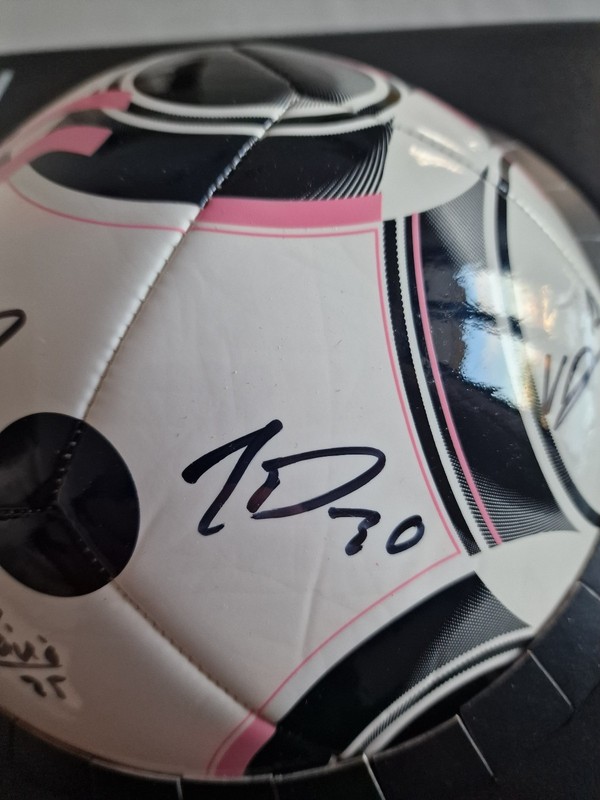ADIDAS AUTOGRAPHED FIRST TEAM LIMITED EDITION JUVENTUS BALL + BOX + COA gallery