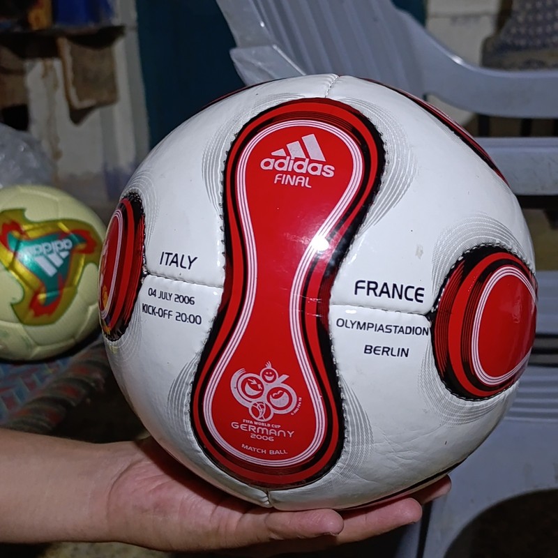 Adidas Teamgeist Berlin Final 2006 FIFA World Cup Italy vs France Official Match