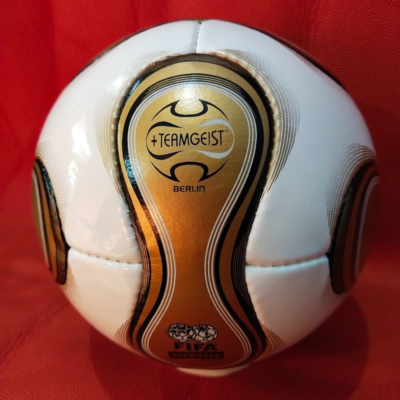FIFA WORLD CUP GERMANY 2006 FINAL TEAMGEIST BERLIN BALL SIZE 5 SOCCER BALL
