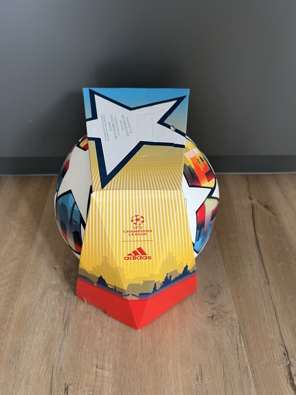 Adidas UEFA Champions League Final 2021/2022 OMB Official Match Ball gallery