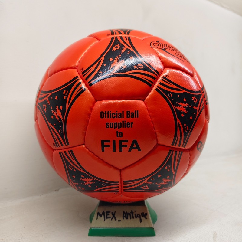 Adidas Questra Classico - Orange Winter Ball - FIFA World Cup 1994 - Size 5 gallery