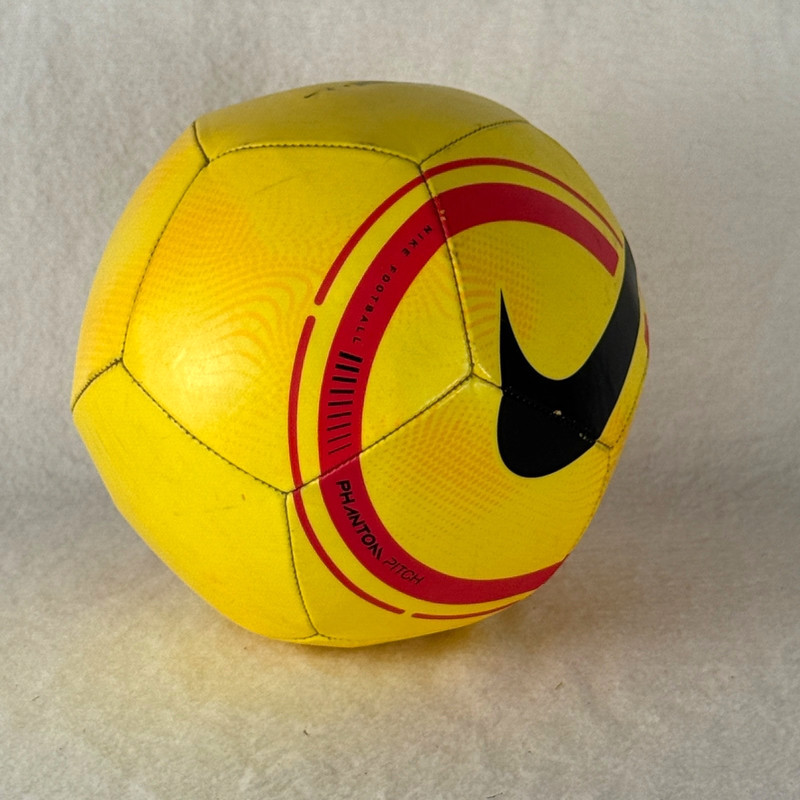 Nike PITCH Phantom Training Soccer Ball Fire Yellow Orange Red Size 4 gallery