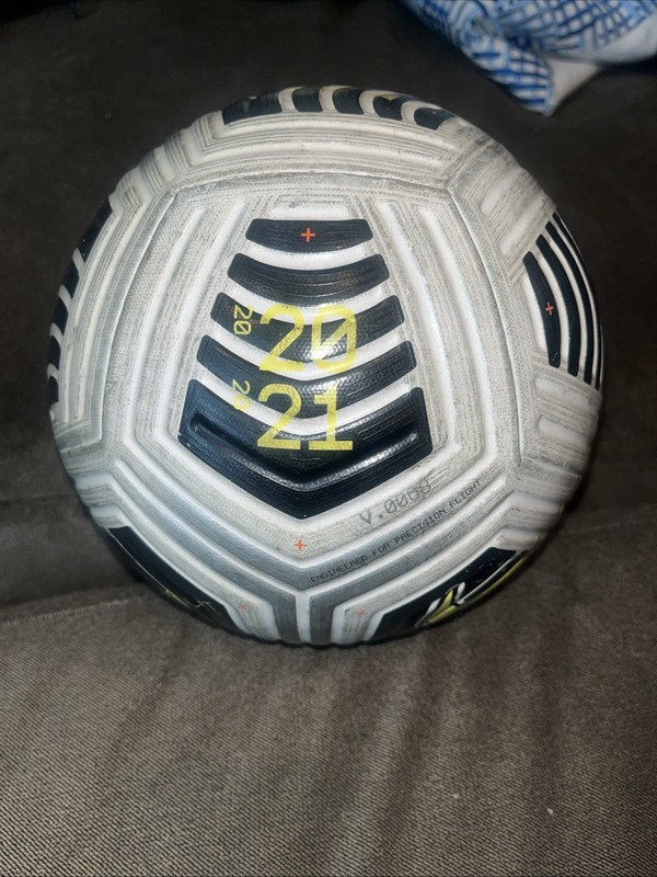 Nike FIFA Aerowsculpt Pro Flight Soccer Match Ball, Size 5, 2020/2021 gallery