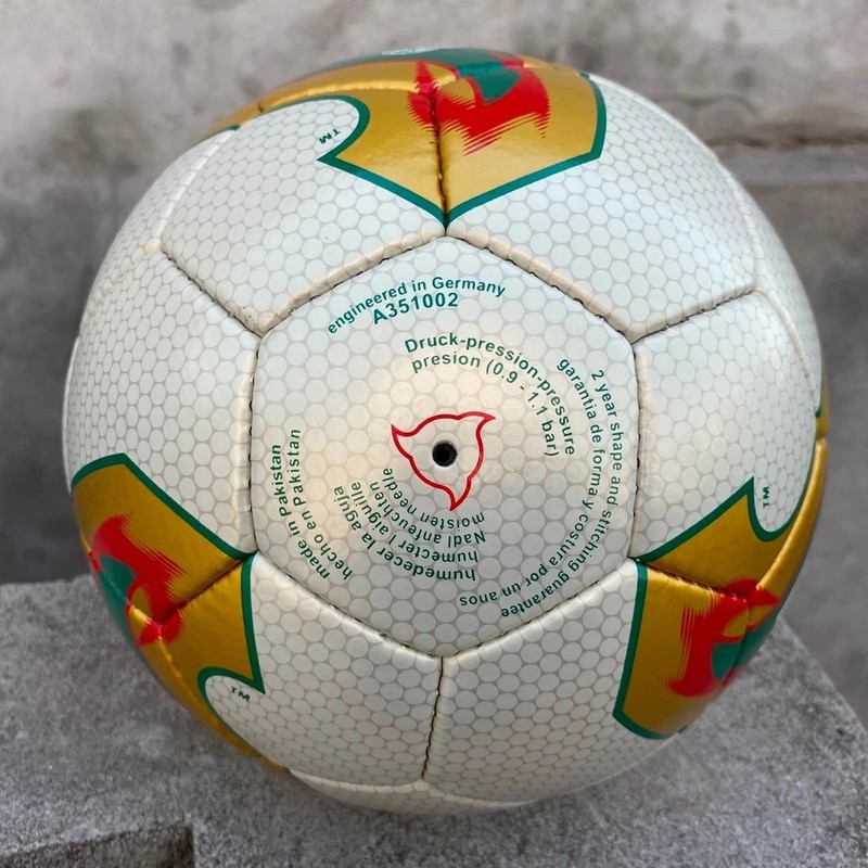 FIFA World Cup 2002 Official size 5 Match Ball Adidas Fevernova Football Soccer gallery