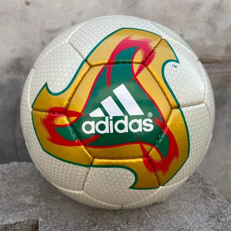 FIFA World Cup 2002 Official size 5 Match Ball Adidas Fevernova Football Soccer gallery