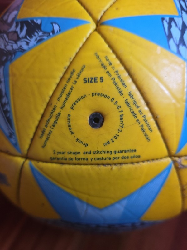 ADIDAS UEFA FINAL CARDIFF MATCH BALL REPLICA 2017 YELLOW BLUE CAPITANO Size 5 gallery