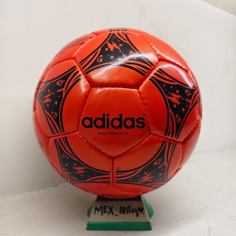 Adidas Questra Classico - Orange Winter Ball - FIFA World Cup 1994 - Size 5 gallery
