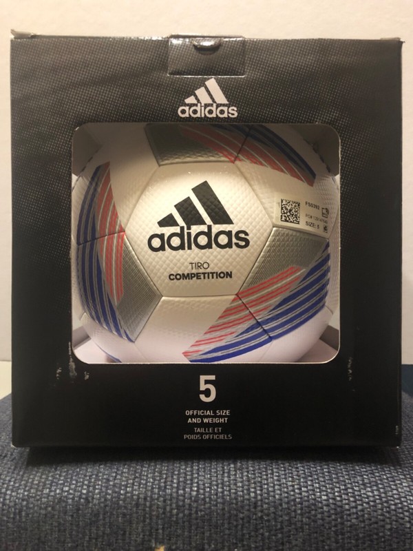 SOCCER BALL-ADIDAS-SIZE-5-FIFA QUALITY PRO-TIRO COMPETITION-NEW-IN THE BOX-